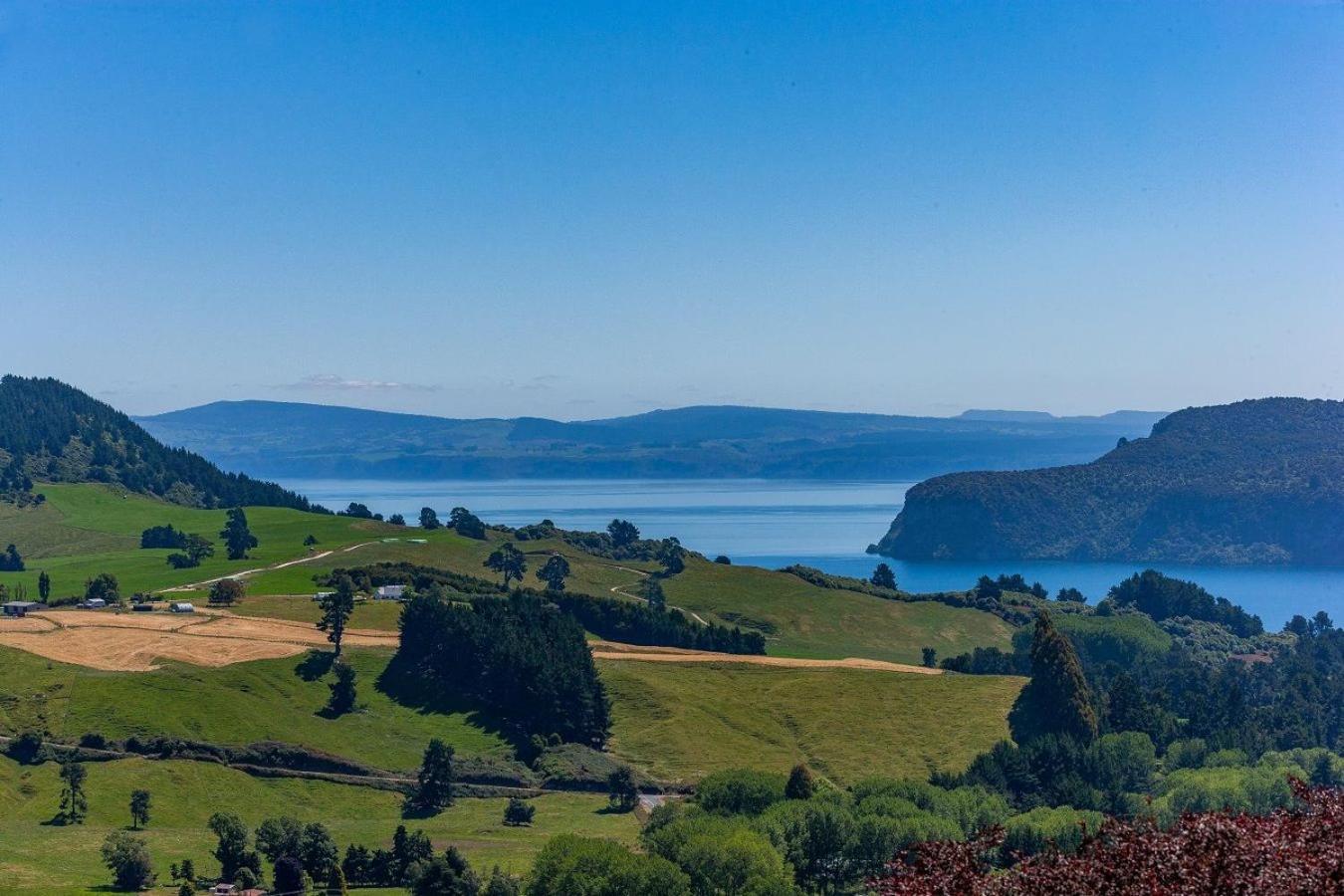 Scenic Solitude - Wake Up To Lake And Mountain Views! Lago Lago Taupo Exterior foto