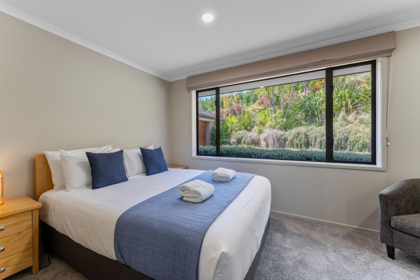 Scenic Solitude - Wake Up To Lake And Mountain Views! Lago Lago Taupo Exterior foto